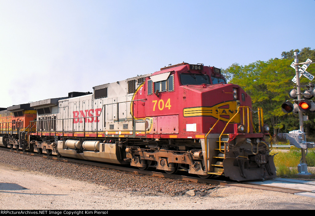 BNSF 704 Pusher "Santa Fe" on Nose